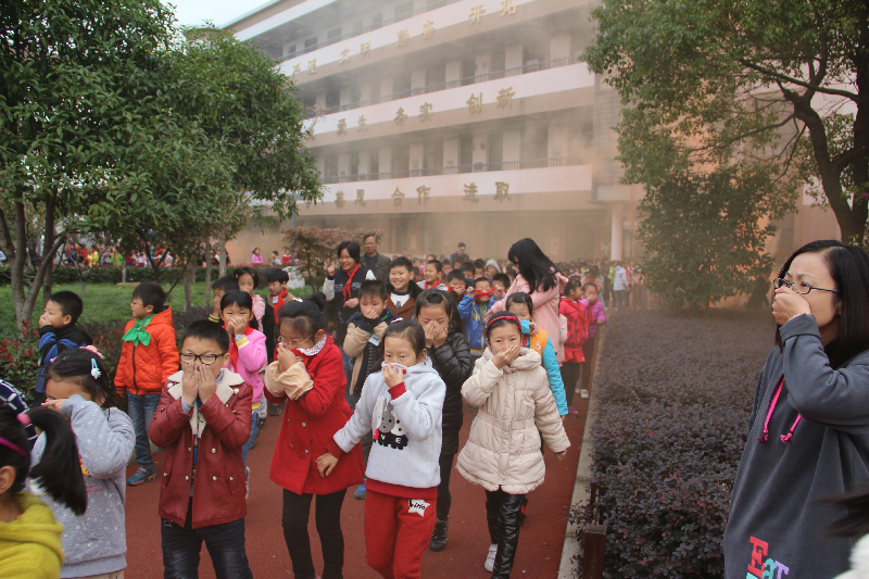 重固小学举行119消防日紧急疏散演练活动