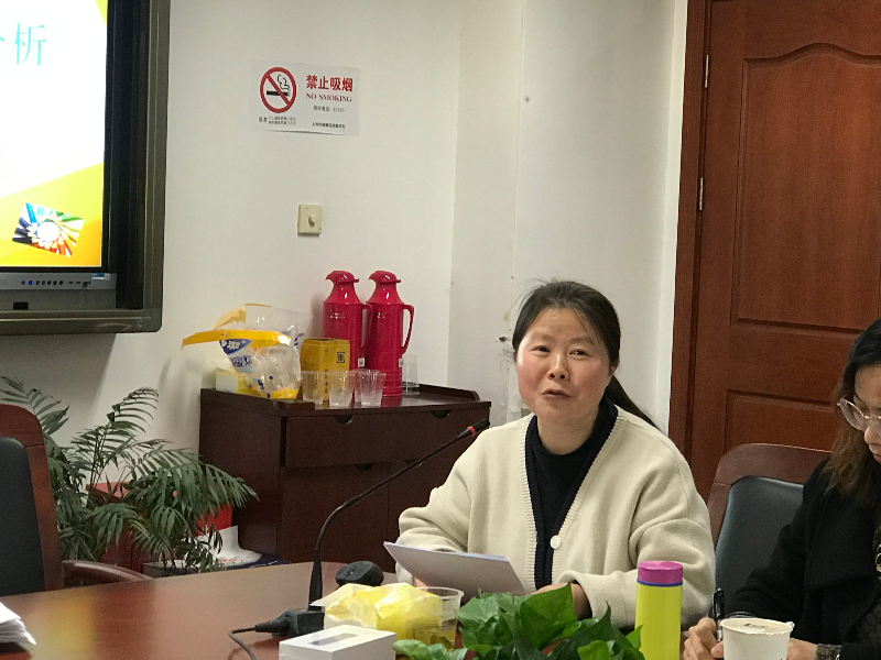 崧泽学校的曹燕老师和东门小学的张连珍老师分别对本节课进行了点评.